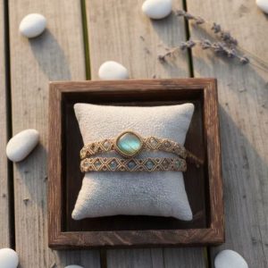 Handmade Macrame Bracelet with Labradorite Gemstone