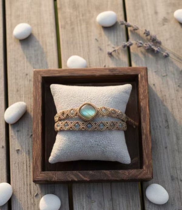 Handmade Macrame Bracelet with Labradorite Gemstone